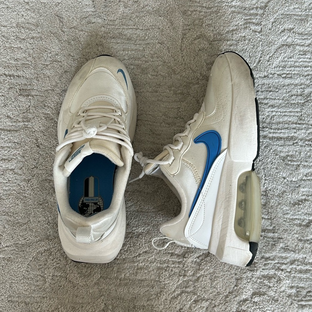 Nike Air Max Verona White with Blue Accents - Picture 5 of 6